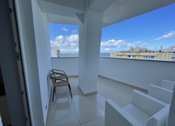 Balkon z widokiem na morze/ Balkon mit Meerblick