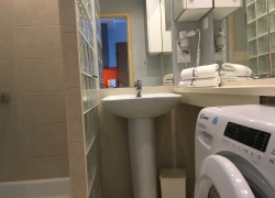 Łazienka/ Badezimmer mit Waschmaschine